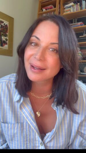Catherine Bell Instagram - Two weeks! Fayetteville, North Carolina at the Fayetteville fan Festival! 🌟

Tix at www.CrownComplexNC.com

and for the first time ever, the festival is hosting a VIP brunch! With me with lots of goodies that come with it! Sunday 10/19 - 10-11:30. Link in bio! 🔗
