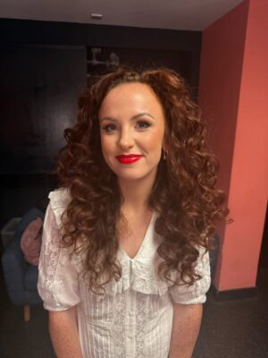 Catherine Bohart Instagram - On Tuesday I filmed Again with Feelings for my first self funded comedy special and it was only doable because of @sohotheatre @clarindafairy @chazzykat Ellen Robertson @jetvevers @jamietouche and team and @tamsinrobertsmua They all held and supported me through but so did the approx 200 people who showed up to watch - thank you all so much!!!! We now have to edit it but gosh, I can’t wait to show it to you and have it available for free for whoever wants to see it. The end of this show’s journey but now it’s time for a little rest and then it’s time to write the next one 🧡 👗 @rixo with usual styling therapy/help from @charlyclive