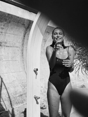 Catrinel Marlon Instagram - I won’t tell you who took these photos… guess for yourselves 😅📸 … with the in-laws around 😁