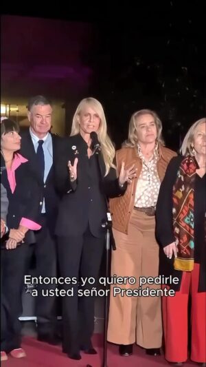 Cecilia Bolocco Instagram - No descansaré hasta conseguir los cambios que se necesitan para que en Chile, y ojalá también en Latinoamérica, todos puedan acceder a un pronto diagnóstico y al mejor tratamiento que la medicina ofrece! Esa es la única manera de detener el cáncer!

En Fundación CARE, en casi 5 años de vida hemos asistido a más de 14.500 pacientes oncológicos pero el cáncer avanza cada vez con más fuerza y la necesidad es cada vez mayor!!

Únete a nuestra campaña haciéndote socio de @fundacioncare con el monto que puedas y juntos cambiemos la manera en que enfrentamos, tratamos y curamos el cáncer!

Hoy te necesito más que nunca!!!

Para sumarte y formar parte de nuestro movimiento en mi perfil encontrarás el link!! 

#CAMPAÑACARE #colectacare #elcáncernoespera #nomascancer
#nomaslistasdeesperaencancer 
#protonterapia