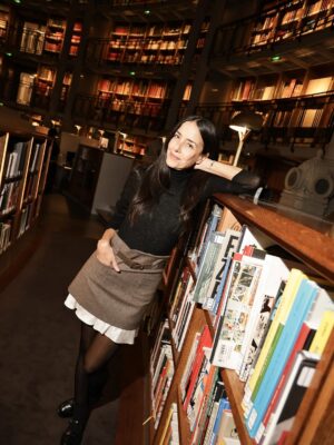 Cecilia Suárez Instagram - La Biblioteca Nacional de Francia nos recibió esta tarde de la mano de @sandroparis y fue un gozo estar ahí.
Gracias @ivethlagosg por cada detalle.
•
Total look @sandroparis
#PFW