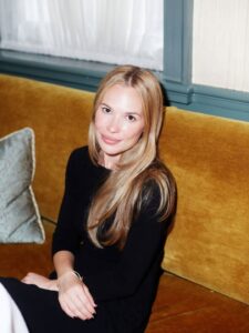 Actress Celina Sinden HD Photos and Wallpapers August 2025