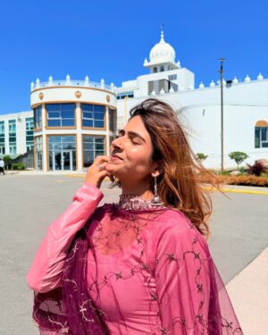 Chahat Arora Instagram - Mere wargi 💖
#suit #blessings #traditional #blogger #indianfashionblogger #indianfashion #styleinspo #styleblogger