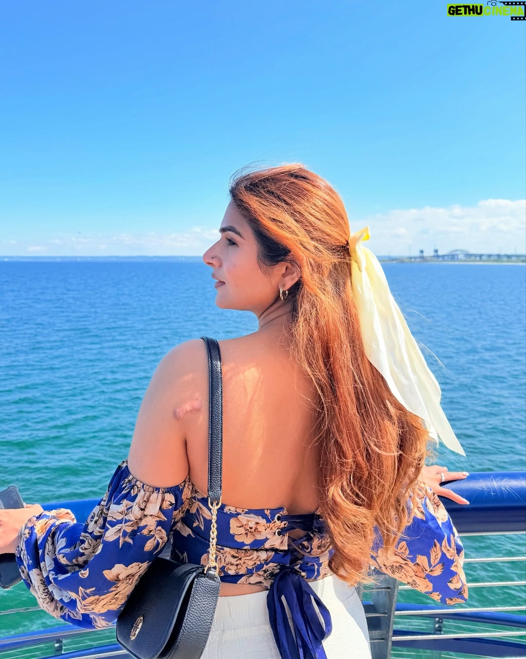 Chahat Arora - 1.4K Likes - Lost in the view of blues 🫰