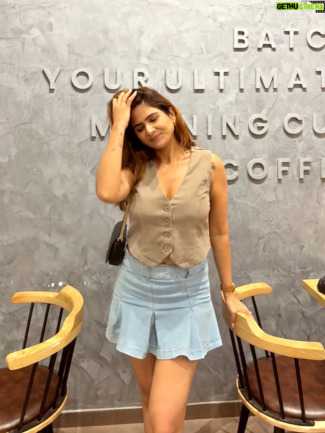 Chahat Arora - 457 Likes - Happy face n good day… 
Bss coffee he kaffee hai good eve k liye…🤗

#daywellspent #newpeople #newme #lovinglife #mumbai #feelingalive #newpost #blogger #instamood #goodthingscoming #positivevibes