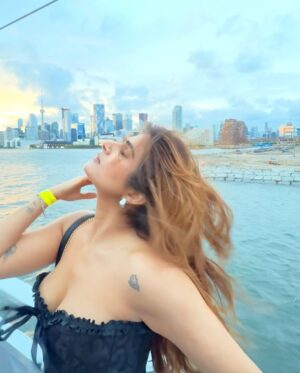 Chahat Arora Instagram - Issa vibe 🖤🌪️
#corset #corsetdiaries #corsettop #party #partytime #partyvibes #cruise #crushing #blogger #instablogger #instavibes
