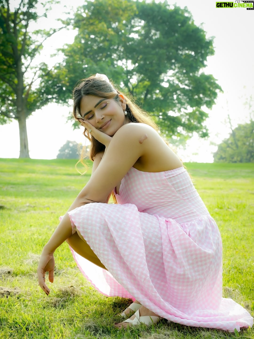 Chahat Arora - 362 Likes - Feels like Pink!!🌸

Makeup 💄 @blushedbyaman_ 
Clicks 📸 @elysiangraphy 

Dress @sheinofficial 

#dolledup #shoot #shootdiaries #smile #pink #instablogger #blogger #makeup #fashionblogger #naturelover