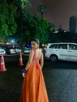 Chandni Instagram - ay tari chaniya choli re!!!

wearing @bodytintstyle 🧡
hair & makeup by yours truly

#navratri #ɴᴀᴠʀᴀᴛʀɪ2025 #navratrioutfits