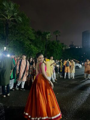 Chandni Instagram - ay tari chaniya choli re!!!

wearing @bodytintstyle 🧡
hair & makeup by yours truly

#navratri #ɴᴀᴠʀᴀᴛʀɪ2025 #navratrioutfits