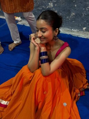 Chandni Instagram - ay tari chaniya choli re!!!

wearing @bodytintstyle 🧡
hair & makeup by yours truly

#navratri #ɴᴀᴠʀᴀᴛʀɪ2025 #navratrioutfits