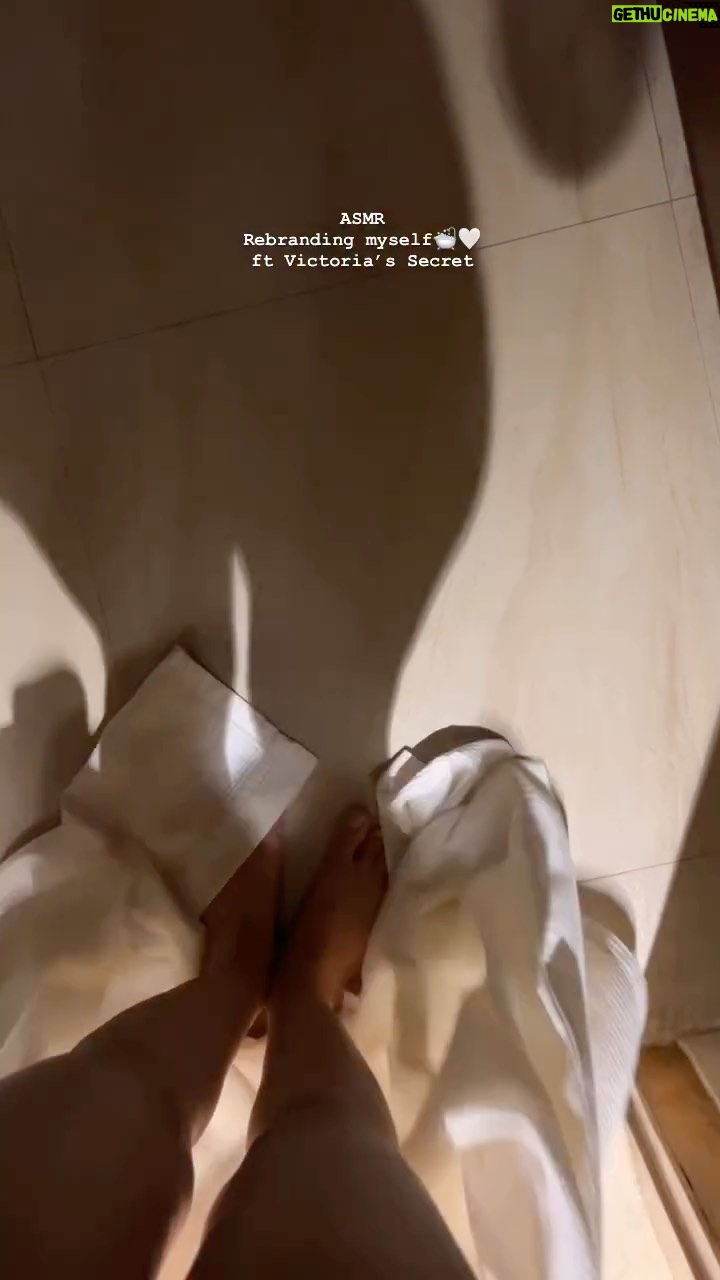 Chandni - 15.8K Likes - smelling all vanilla!
@victoriassecretindia 

#asmr #bodycareroutine #bodycarevideo #bodycare