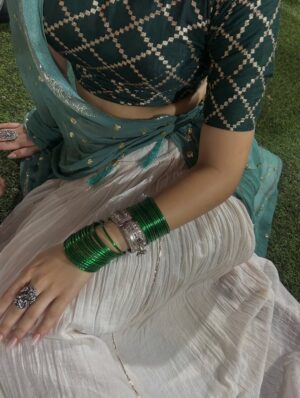 Chandni Instagram - kyaan re aave saibo e koi to bataavjo! 🤍