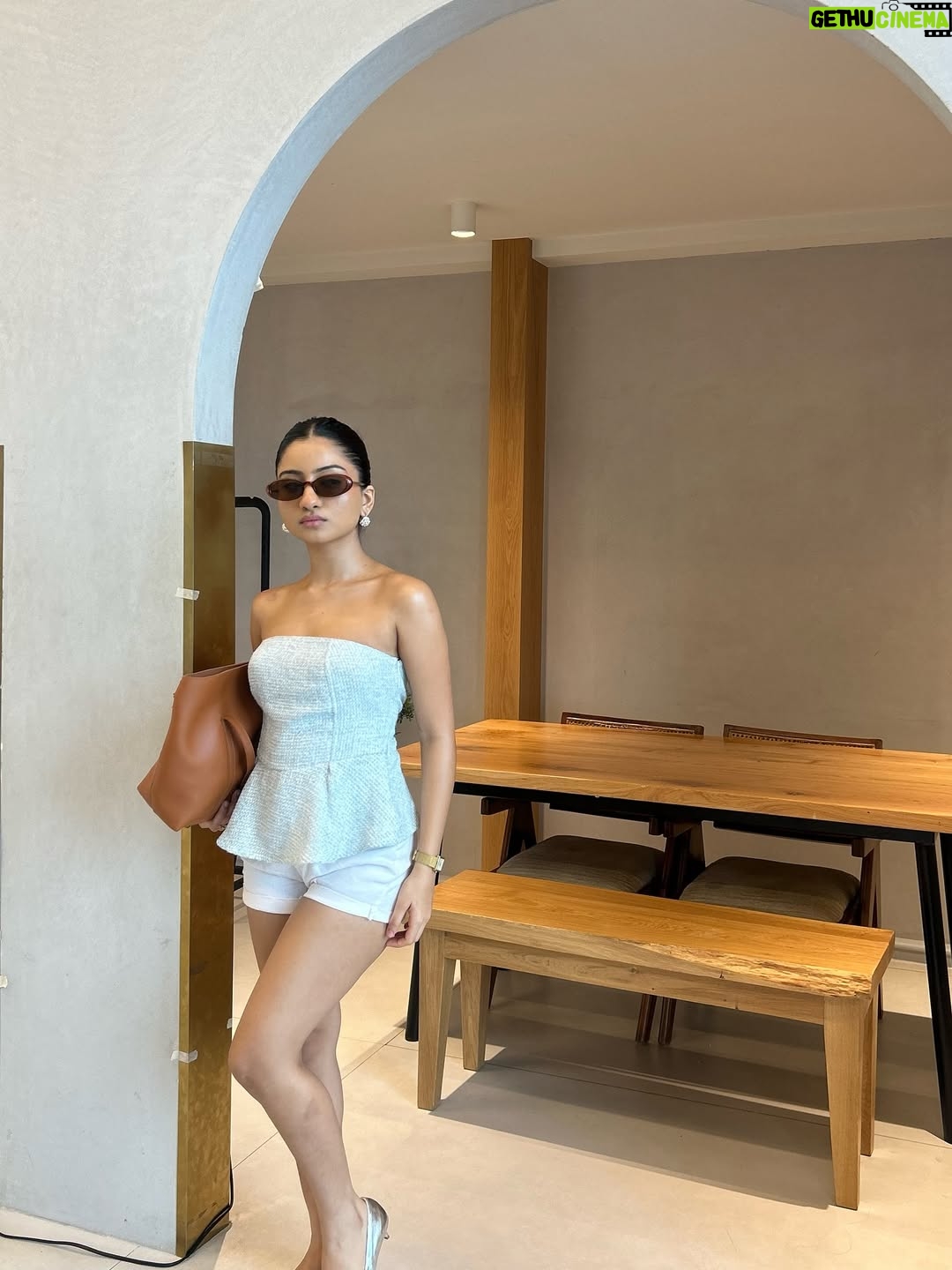 Chandni - 15.5K Likes - keee-ute(: 

glasses @hm 
bag @savana 
heels @zara 
shorts @hm 
top @shopsolasta.in