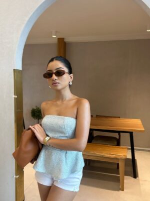 Chandni Instagram - keee-ute(: 

glasses @hm 
bag @savana 
heels @zara 
shorts @hm 
top @shopsolasta.in