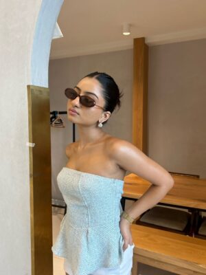 Chandni Instagram - keee-ute(: 

glasses @hm 
bag @savana 
heels @zara 
shorts @hm 
top @shopsolasta.in