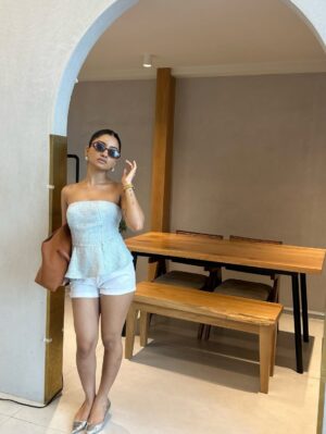Chandni Instagram - keee-ute(: 

glasses @hm 
bag @savana 
heels @zara 
shorts @hm 
top @shopsolasta.in