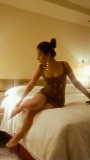 Chandni Instagram - aap jaisa koi meri zindagi mai aaye toh zarur baat banjaye!🤭🫶🏻

Shot by @mokshxvora 

#reels #90ssongs #explorepage✨