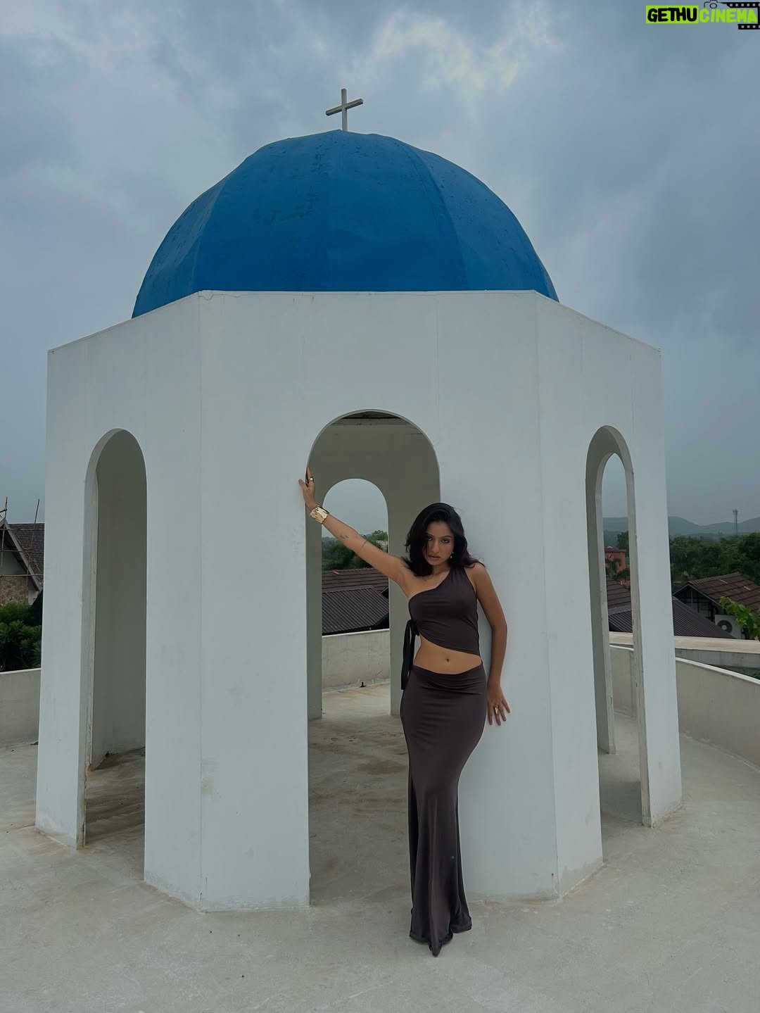 Chandni - 16.8K Likes - made me look fine @nefsfinds 🖤

Wearing @nefsfinds