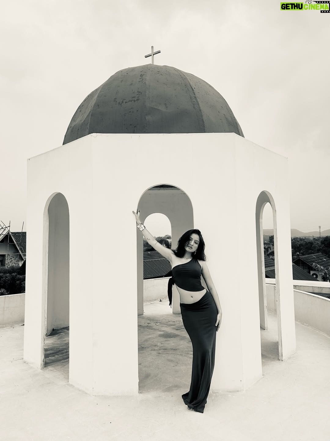 Chandni - 16.8K Likes - made me look fine @nefsfinds 🖤

Wearing @nefsfinds