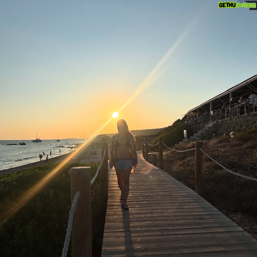 Chantal Baudaux - 7.3K Likes - 🌅 en Menorca ✨ con un mensajito al final