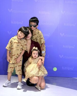 Chantel Liu Instagram - 母親節快樂！
這裡有美照、有NG照、有開心的時刻、也有難過的瞬間。
短短的幾個小時發生的事情，也像是人間的短縮影。
有很多的願望，但最重要的還是平安健康順心。
·
·
·
·
·
·
·
·
·
·
·
·
·

謝謝大智姐聯合報影劇頭版半版的美照，幫我記錄美好的時刻。