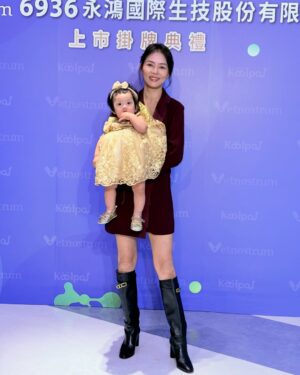 Chantel Liu Instagram - 母親節快樂！
這裡有美照、有NG照、有開心的時刻、也有難過的瞬間。
短短的幾個小時發生的事情，也像是人間的短縮影。
有很多的願望，但最重要的還是平安健康順心。
·
·
·
·
·
·
·
·
·
·
·
·
·

謝謝大智姐聯合報影劇頭版半版的美照，幫我記錄美好的時刻。