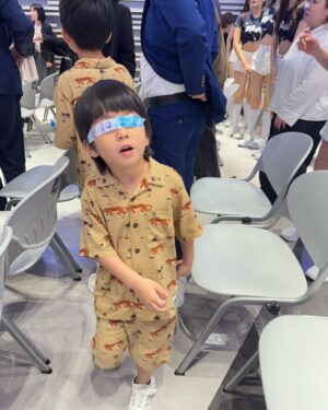 Chantel Liu Instagram - 母親節快樂！
這裡有美照、有NG照、有開心的時刻、也有難過的瞬間。
短短的幾個小時發生的事情，也像是人間的短縮影。
有很多的願望，但最重要的還是平安健康順心。
·
·
·
·
·
·
·
·
·
·
·
·
·

謝謝大智姐聯合報影劇頭版半版的美照，幫我記錄美好的時刻。