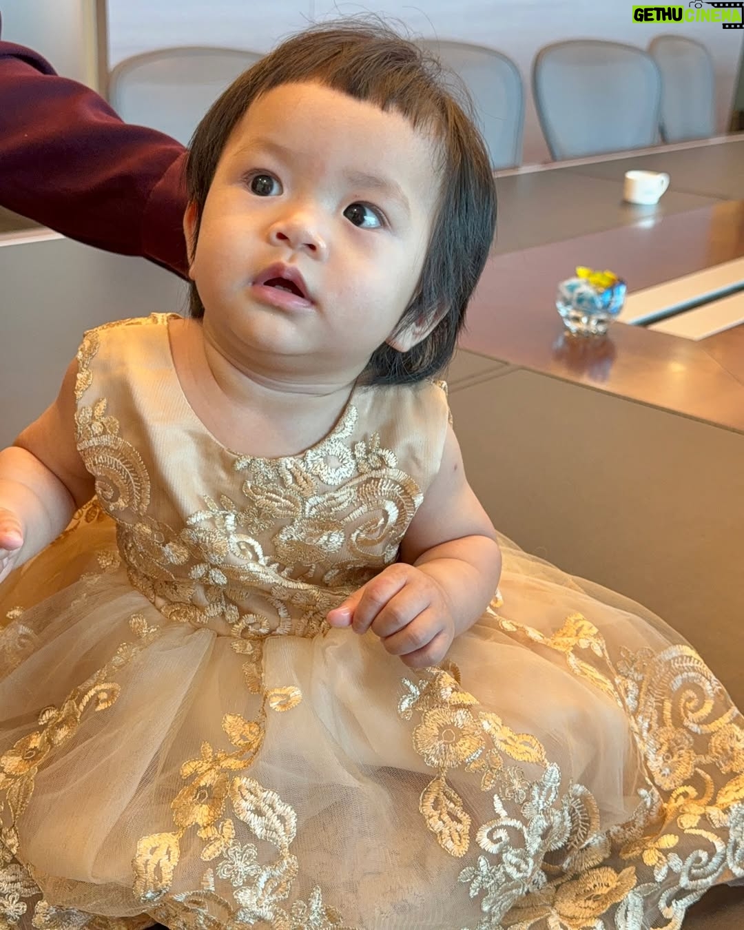Chantel Liu - 2.3K Likes - 母親節快樂！
這裡有美照、有NG照、有開心的時刻、也有難過的瞬間。
短短的幾個小時發生的事情，也像是人間的短縮影。
有很多的願望，但最重要的還是平安健康順心。
·
·
·
·
·
·
·
·
·
·
·
·
·

謝謝大智姐聯合報影劇頭版半版的美照，幫我記錄美好的時刻。
