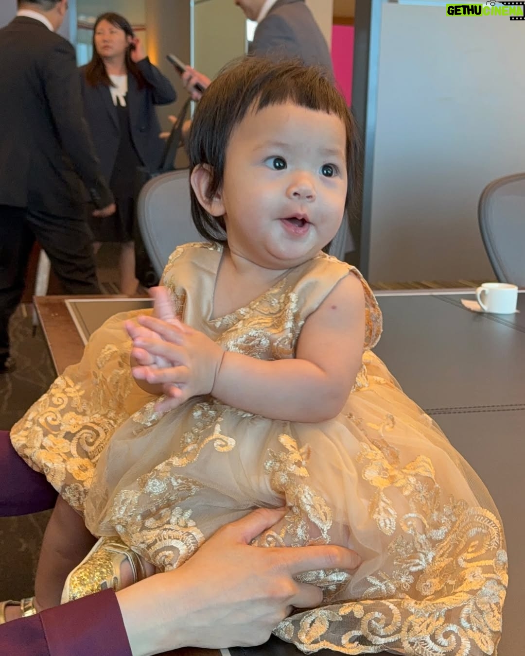 Chantel Liu - 2.3K Likes - 母親節快樂！
這裡有美照、有NG照、有開心的時刻、也有難過的瞬間。
短短的幾個小時發生的事情，也像是人間的短縮影。
有很多的願望，但最重要的還是平安健康順心。
·
·
·
·
·
·
·
·
·
·
·
·
·

謝謝大智姐聯合報影劇頭版半版的美照，幫我記錄美好的時刻。