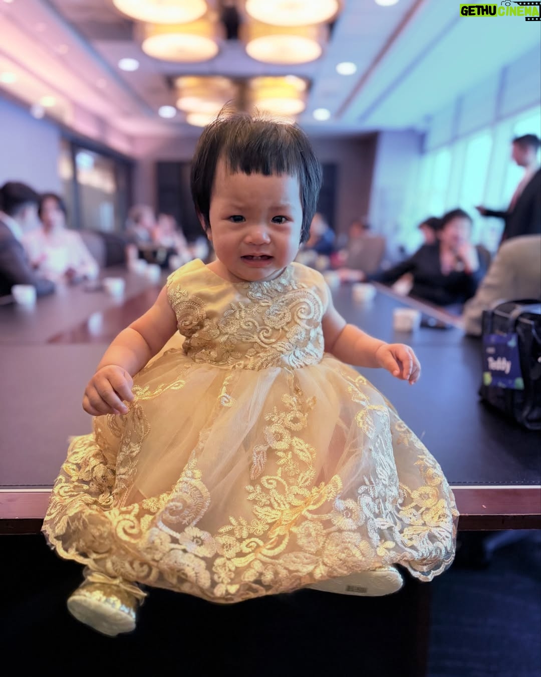 Chantel Liu - 2.3K Likes - 母親節快樂！
這裡有美照、有NG照、有開心的時刻、也有難過的瞬間。
短短的幾個小時發生的事情，也像是人間的短縮影。
有很多的願望，但最重要的還是平安健康順心。
·
·
·
·
·
·
·
·
·
·
·
·
·

謝謝大智姐聯合報影劇頭版半版的美照，幫我記錄美好的時刻。