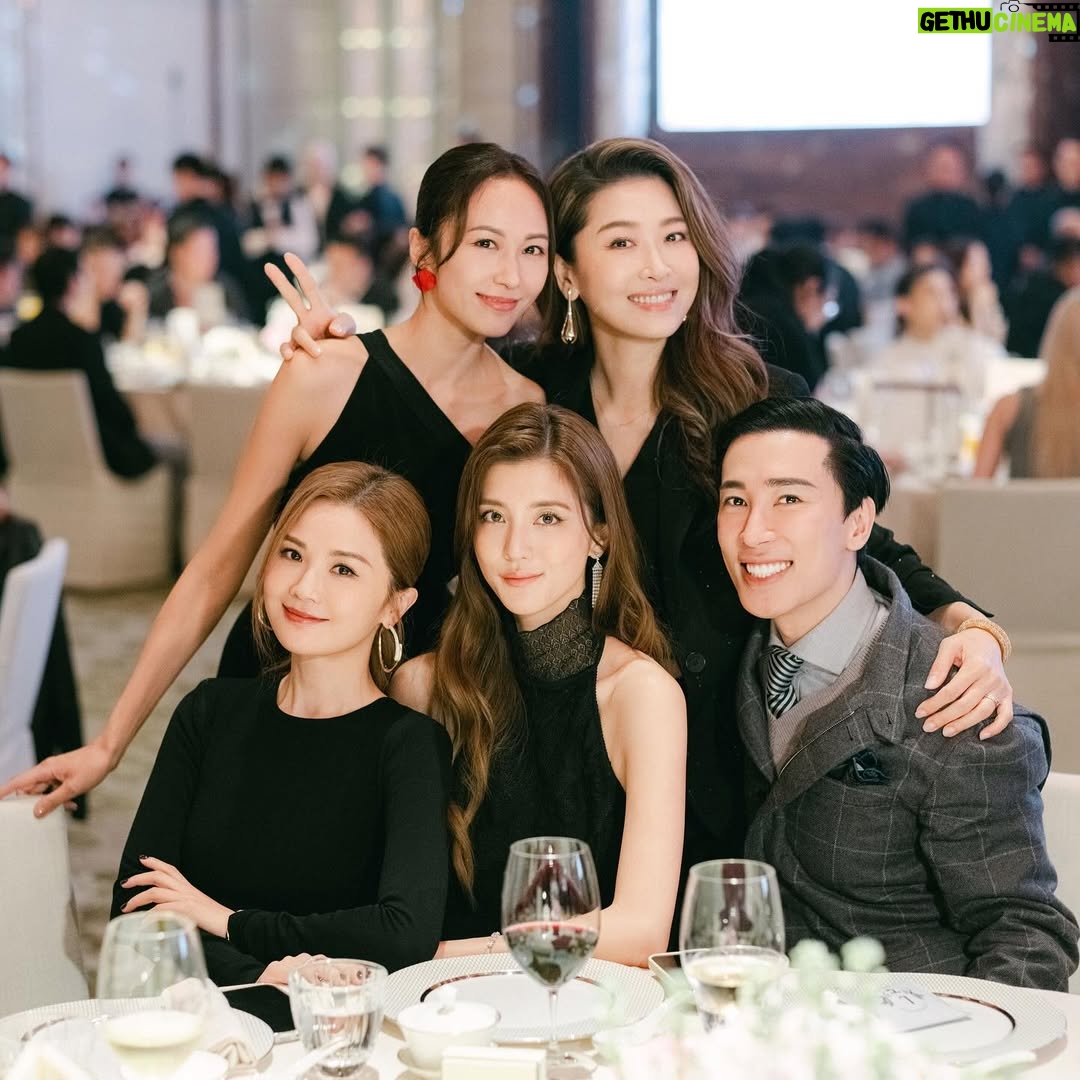 Charlene Choi Chuek-Yin - 44.6K Likes - 感覺好似自己嫁妹咁🥹
新郎(喊包)又靚仔 @terrychui22 
新娘靚到直頭冇形容詞形容到 😍 @tsangloktung 

成個婚禮又感動又好玩
佈置又靚
啲嘢又好食
大家都飲飽食醉
搞到我第二日要攤返全日先回到氣 🤣

總括
王子同公主從此就過住幸福快樂嘅生活 👩‍❤️‍👨