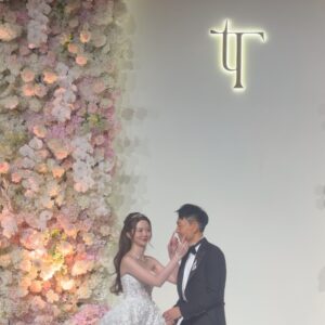 Charlene Choi Chuek-Yin Instagram - 感覺好似自己嫁妹咁🥹
新郎(喊包)又靚仔 @terrychui22 
新娘靚到直頭冇形容詞形容到 😍 @tsangloktung 

成個婚禮又感動又好玩
佈置又靚
啲嘢又好食
大家都飲飽食醉
搞到我第二日要攤返全日先回到氣 🤣

總括
王子同公主從此就過住幸福快樂嘅生活 👩‍❤️‍👨