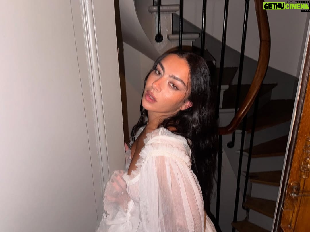 Charli xcx - 0.9 Million Likes - parissssssss