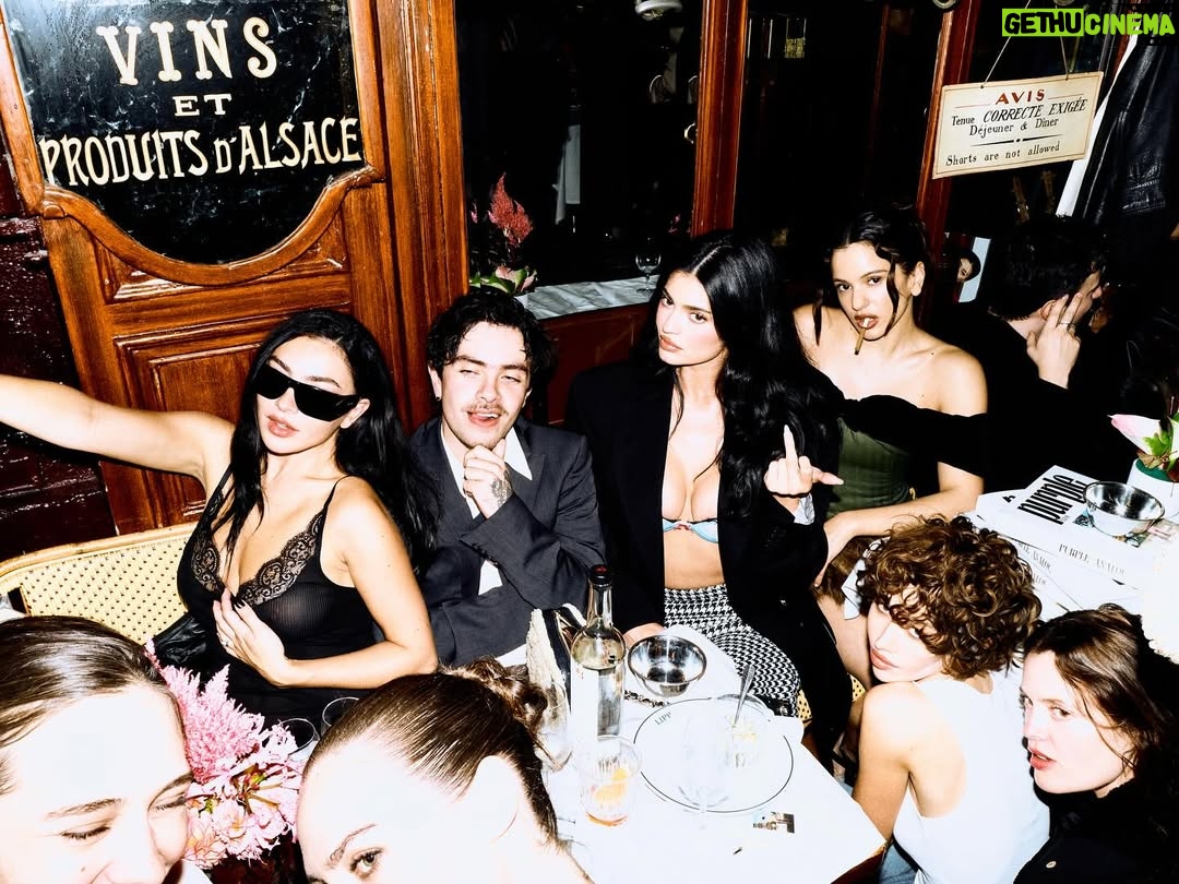 Charli xcx - 0.9 Million Likes - parissssssss