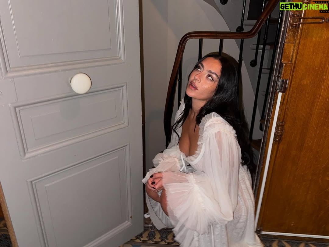 Charli xcx - 0.9 Million Likes - parissssssss
