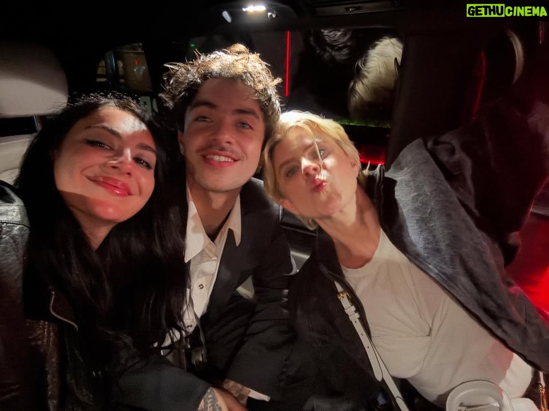 Charli xcx - 0.9 Million Likes - parissssssss