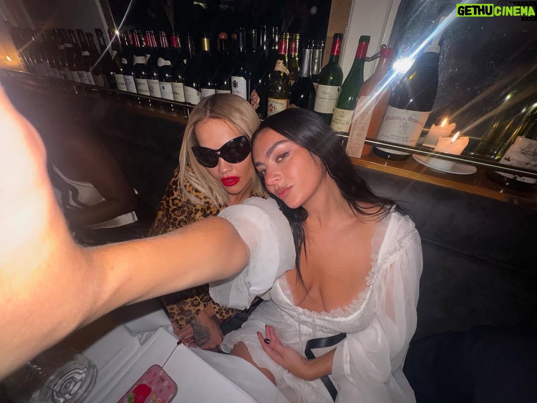 Charli xcx - 0.9 Million Likes - parissssssss