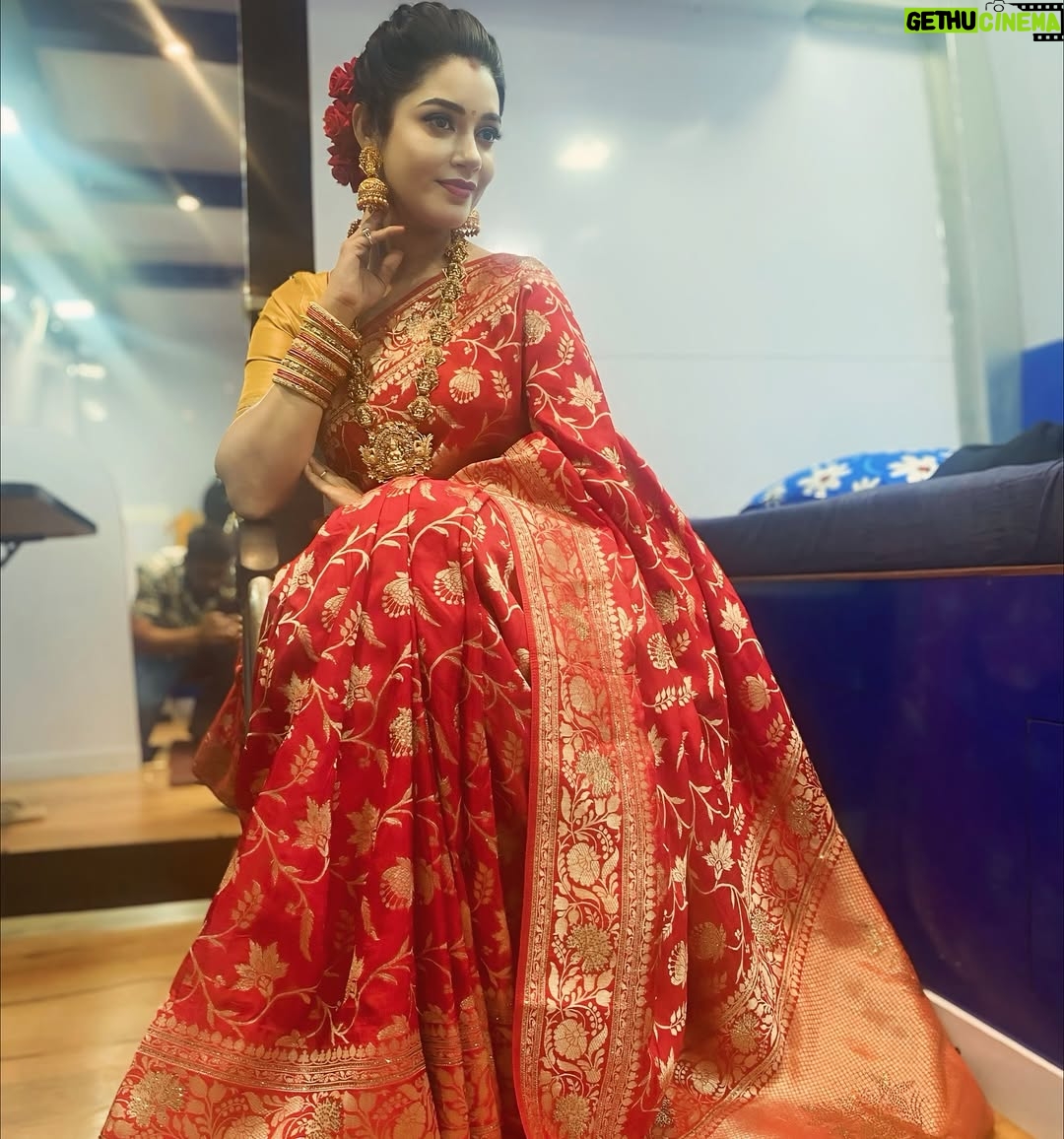 Chaya Singh - 24.7K Likes - Comment for captions❤️💛