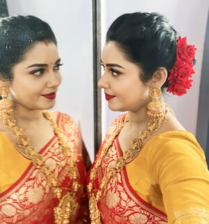 Chaya Singh Instagram - Comment for captions❤️💛