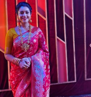 Chaya Singh Instagram - Comment for captions❤️💛