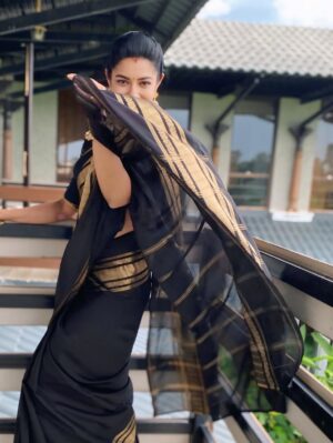 Chaya Singh Instagram - Where class meets comfort! thank u @__dishafashions__ for this gorgeous saree

Saree: @__dishafashions__ 
Styled: @nithiyamogli @rafiullah78 
Captured: @mr_balaraja_19 
Hair: @geetha_hairstyle