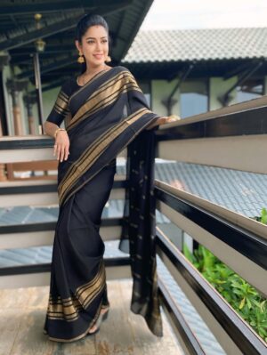 Chaya Singh Instagram - Where class meets comfort! thank u @__dishafashions__ for this gorgeous saree

Saree: @__dishafashions__ 
Styled: @nithiyamogli @rafiullah78 
Captured: @mr_balaraja_19 
Hair: @geetha_hairstyle