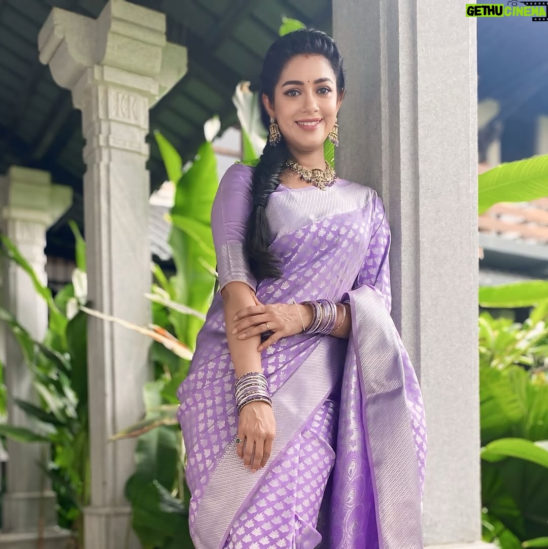 Chaya Singh - 39.8K Likes - This 6 yard speaks for itself.. Thank u @silk__saga for this wonderful saree. In love with the colour and the softness of the material. 

Saree: @silk__saga 
Styled: @nithiyamogli & @rafiullah78 
Hair: @geetha_hairstyle 
PC: @mr_balaraja_19