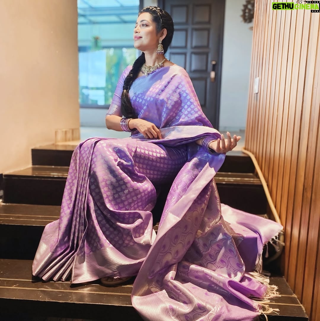 Chaya Singh - 39.8K Likes - This 6 yard speaks for itself.. Thank u @silk__saga for this wonderful saree. In love with the colour and the softness of the material. 

Saree: @silk__saga 
Styled: @nithiyamogli & @rafiullah78 
Hair: @geetha_hairstyle 
PC: @mr_balaraja_19