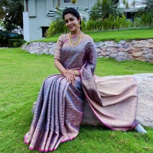 Chaya Singh Instagram - Knock knock….Am still here?!!😉

Styled: @nithiyamogli @rafiullah78 
Hair: @geetha_hairstyle 
PC: @mr_balaraja_19