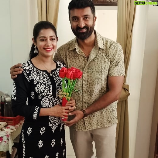 Chaya Singh - 69.8K Likes - Just a simple celebration made memorable by My dear husband @iamkrishna1881 he made the bouquet of roses over 3 days. Thank u Jee, such a special gift 🤗

#celebrations #birthday #nodristi🧿pls