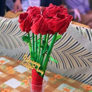 Chaya Singh Instagram - Just a simple celebration made memorable by My dear husband @iamkrishna1881 he made the bouquet of roses over 3 days. Thank u Jee, such a special gift 🤗

#celebrations #birthday #nodristi🧿pls