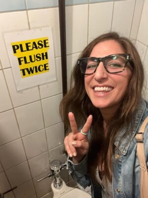 Chelsea Peretti Instagram - PLEASE‼️🇺🇸🇺🇸🇺🇸🇺🇸🇺🇸🇺🇸🎉🎉🎉🚽🚽🚽🚽🧻🧻🧻🧻🥨🧻🧻
