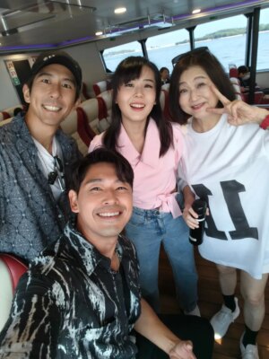 Chen Liping Instagram - 《翡翠山》旅程的最终篇章 🚌🌊 感谢 Luxury Coach Service (by Leisure Frontier) 带领我们来到巴淡岛之旅，也感谢一路相伴的大家，留下了满满的欢笑与难忘的情谊。 💙

A finale wrap to our Emerald Hill journey. Thank you to everyone who joined for the time, laughter, and unforgettable bond. 

@aiyoyochenliping 
@lefthere036 
@ohyushi 
@luxurycoachservicesingapore