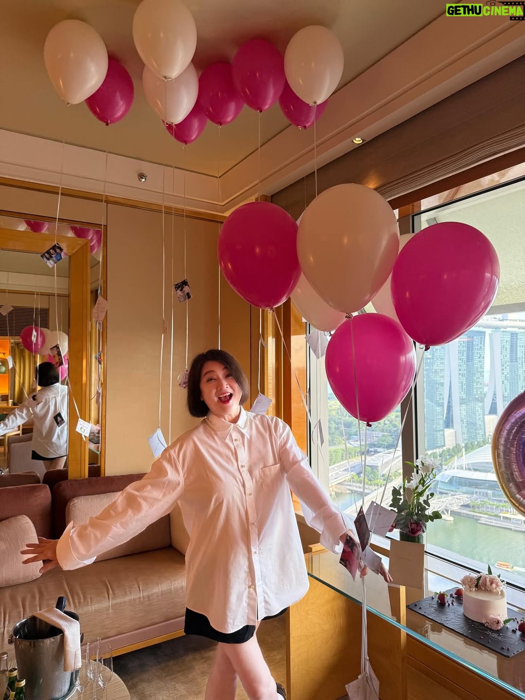 Chen Liping - 4.6K Likes - 8月生日喜乐、蒙恩蒙福: 之《蛋糕汽球戏剧》篇❤️❤️❤️
Celebrating SG60 All Year Round ❤️ Especially in AUGUST My Day❤️
Feeling so Blessed, surrounded by Love, Peace, Joy, and Divine Abundance #PraiseTheLord 🙌❤️
🎂🎈 Surprise:  Balloons & a Touch of Drama! 🎭❤️❤️❤️
 (Thank you Cheryl,Tiff & Team )
#Blessed #Birthday #Blessings #Abundance #SG60 #Singapore
#Grateful #Thankful #Gratitude 
#GodIsGoodAlways #AlwaysGodIsGood #IJN #PTL